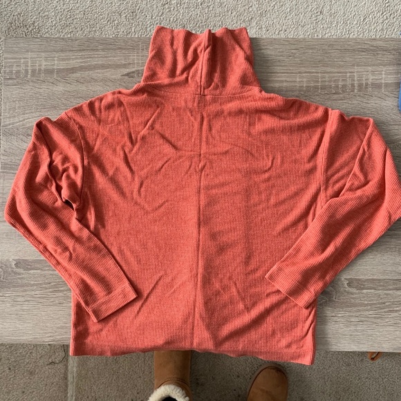 Uniqlo Burnt Orange HeatTech sweater - Picture 2 of 2